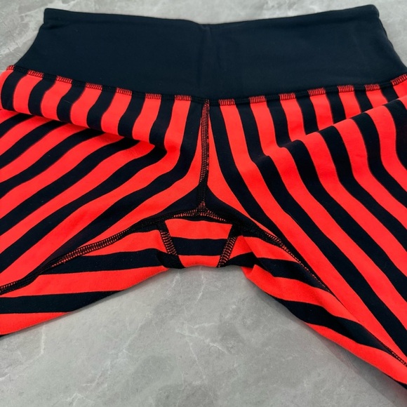 Women’s Lululemon Wunder Under Crop Leggings Sea Stripe Light Flare Size 4 - Picture 7 of 16